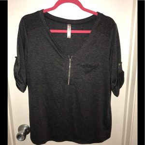 Gray half-sleeve T-shirt